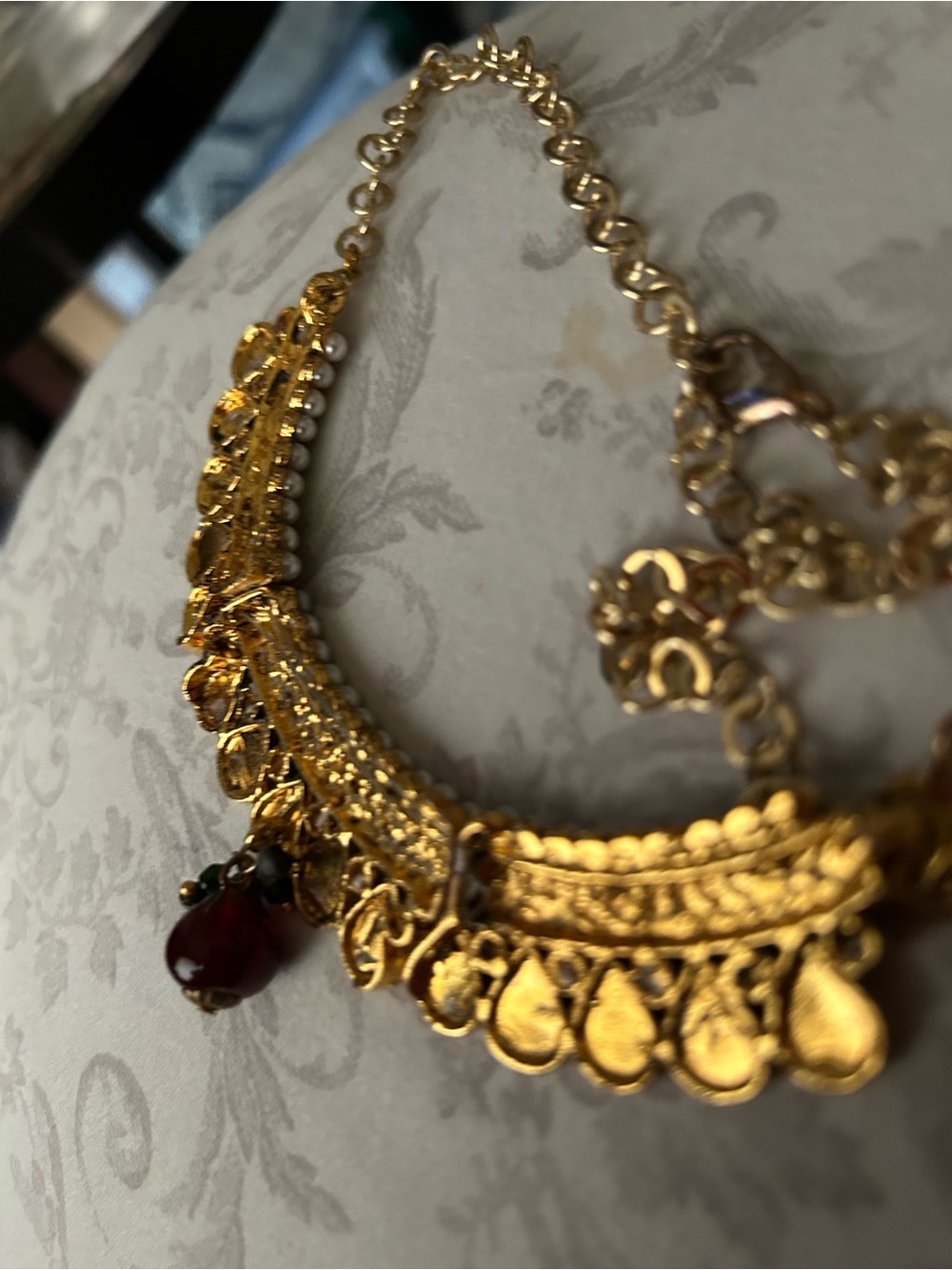 Gold Pearl and Red Accent Women's Necklace Bollywood vibe - Picture 2 of 3
